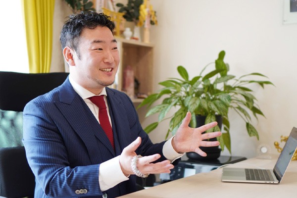 銀座占いサロン天報堂｜飛鳥井庸先生-1